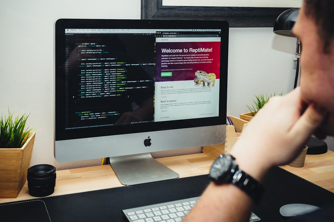 WordPress programmer in Zuidermeer with a cup of coffee and desktop computer